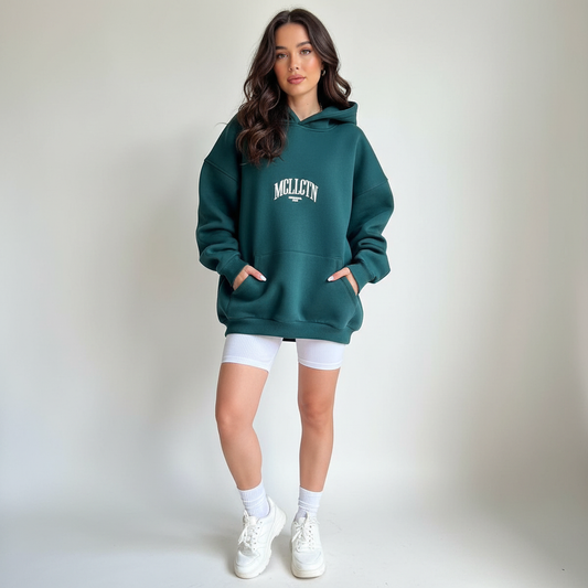 Dámský svetr s dlouhými rukávy a kapucí